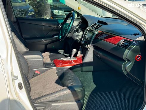 Toyota Camry 2014 белый - фото 28