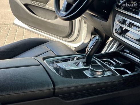 BMW 7 серия 2018 белый - фото 28