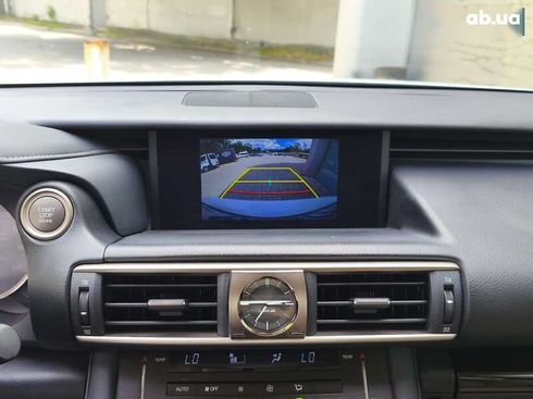 Lexus IS 2017 - фото 26