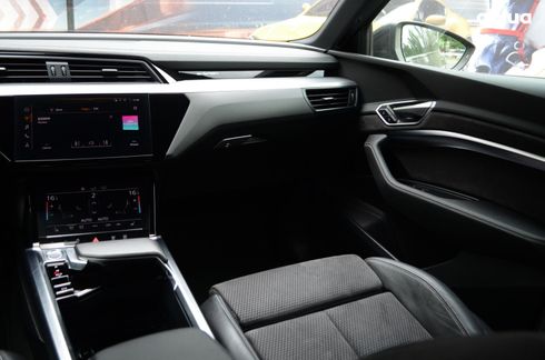 Audi E-Tron 2019 серый - фото 13