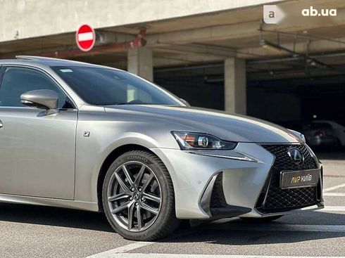 Lexus IS 2018 - фото 17