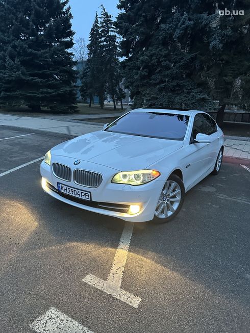 BMW 5 серия 2011 белый - фото 8