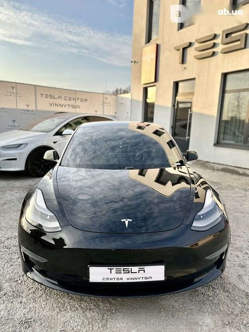 Tesla Model 3 2021 - фото 2