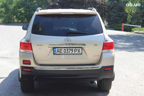 Toyota Highlander 2011 - фото 9