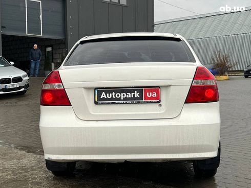 Chevrolet Aveo 2006 белый - фото 14