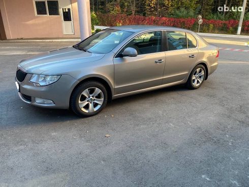 Skoda Superb 2011 серый - фото 3