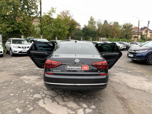 Volkswagen Passat 2017 черный - фото 17