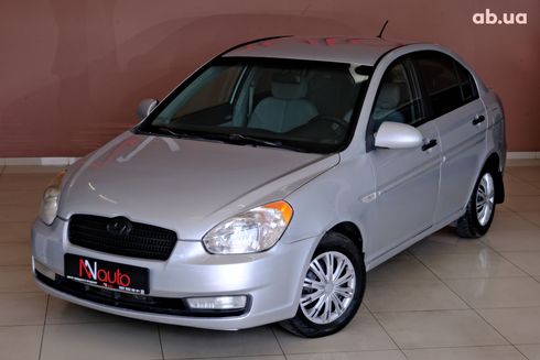 Hyundai Accent 2009 серебристый - фото 2