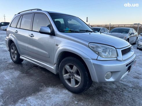 Toyota RAV4 2004 серый - фото 4