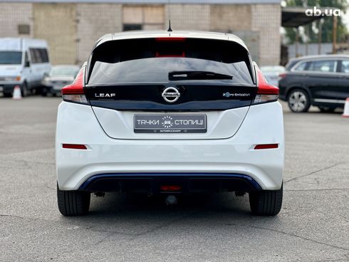 Nissan Leaf 2018 белый - фото 6