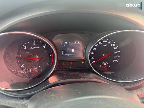 Kia Carnival 2017 - фото 20