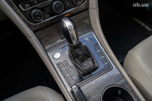 Volkswagen Passat 2016 - фото 24