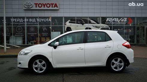 Toyota Auris 2011 белый - фото 5