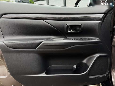 Mitsubishi Outlander 2015 - фото 27