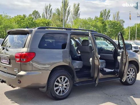 Toyota Sequoia 2016 - фото 12