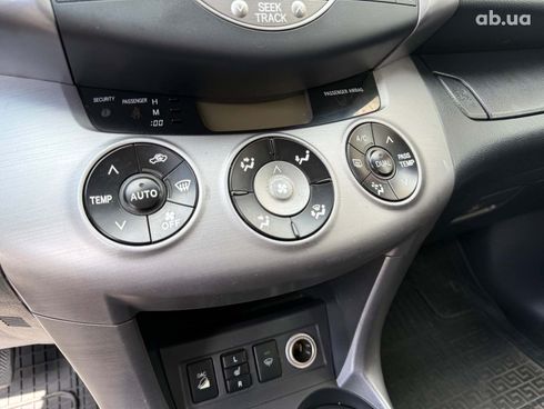 Toyota RAV4 2007 серый - фото 32