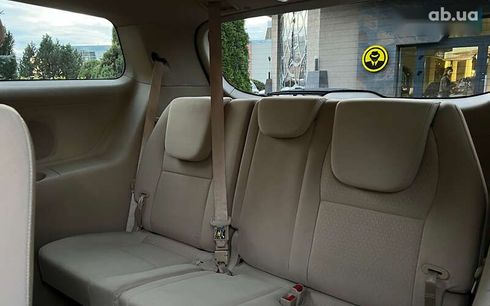 Kia Sedona 2016 - фото 24