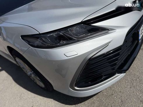 Toyota Camry 2022 - фото 17