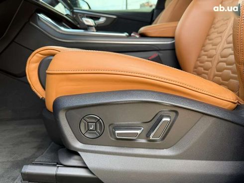 Audi RS Q8 2021 - фото 17