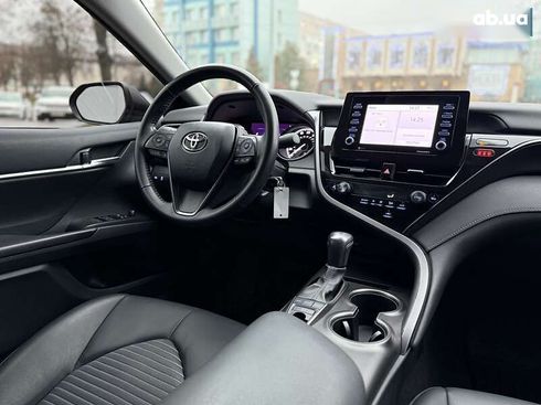 Toyota Camry 2023 - фото 12
