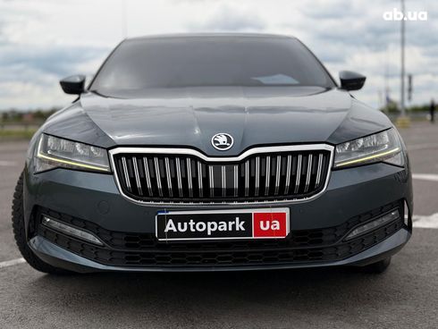 Skoda Superb 2019 серый - фото 2