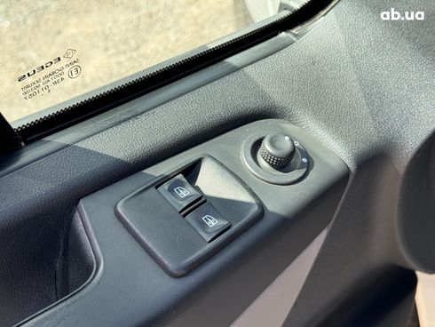 Renault Trafic 2016 серый - фото 18