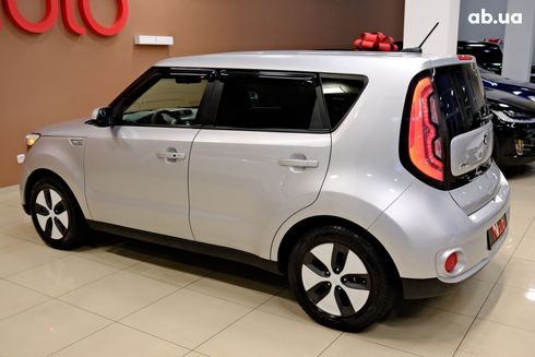 Kia Soul 2018 серебристый - фото 2