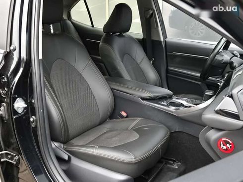 Toyota Camry 2019 - фото 15
