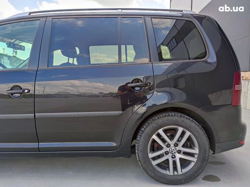 Volkswagen Touran 2010 черный - фото 10