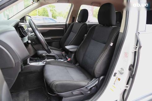 Mitsubishi Outlander 2017 - фото 8