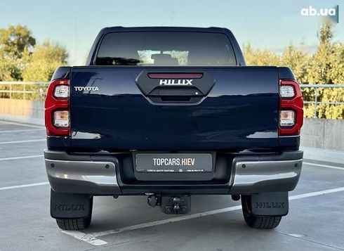 Toyota Hilux 2022 - фото 12