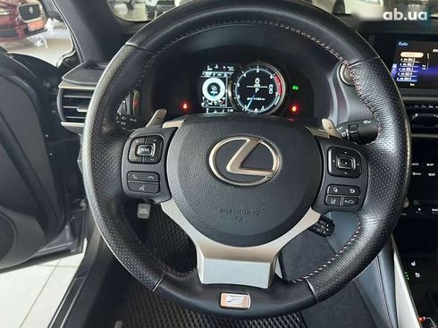 Lexus IS 2017 - фото 13