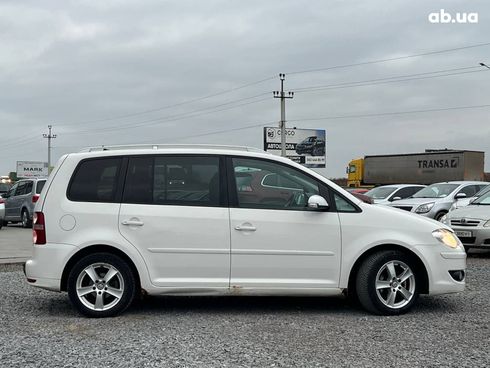 Volkswagen Touran 2009 белый - фото 10