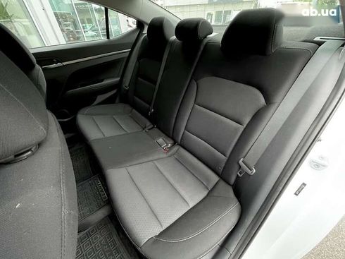 Hyundai Elantra 2018 - фото 17