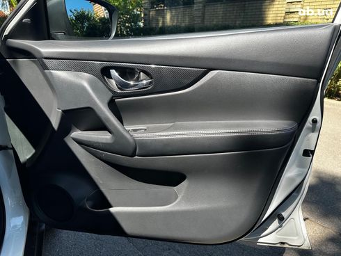 Nissan Rogue 2018 белый - фото 25