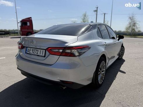 Toyota Camry 2022 - фото 6