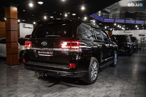 Toyota Land Cruiser 2018 - фото 16
