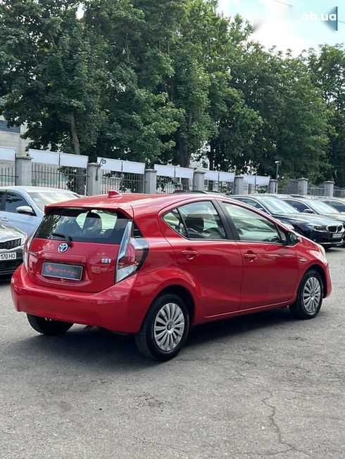Toyota Prius 2015 - фото 6