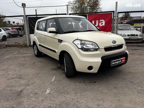 Kia Soul 2011 бежевый - фото 7