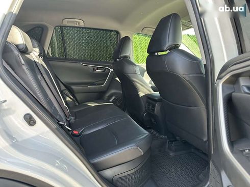 Toyota RAV4 2020 - фото 11