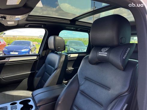 Volkswagen Touareg 2016 белый - фото 26