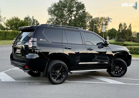 Toyota Land Cruiser Prado 2022 - фото 17