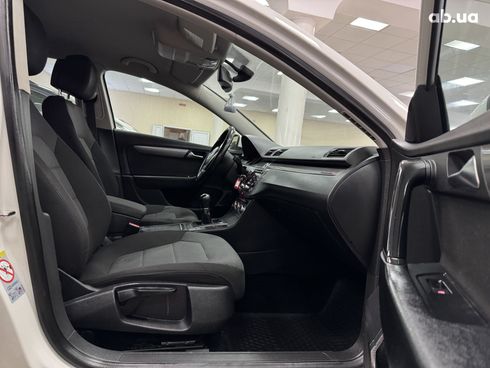 Volkswagen Passat 2014 белый - фото 9