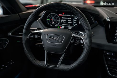 Audi e-tron GT quattro 2023 серый - фото 12