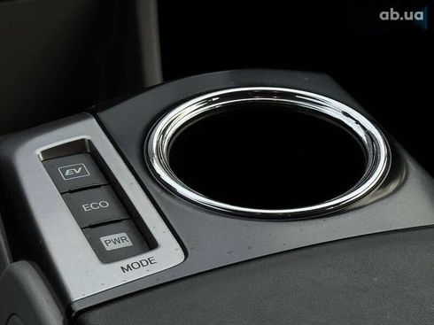 Toyota Prius V 2016 - фото 30