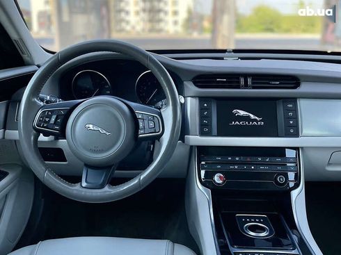 Jaguar XF 2016 - фото 18