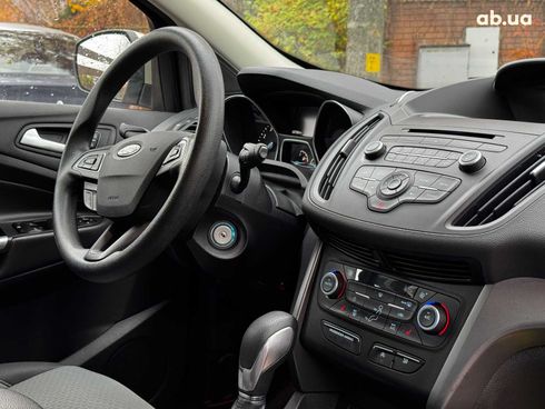 Ford Escape 2018 бежевый - фото 34