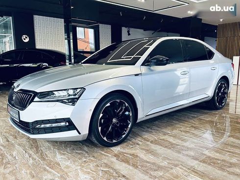 Skoda Superb 2023 - фото 13