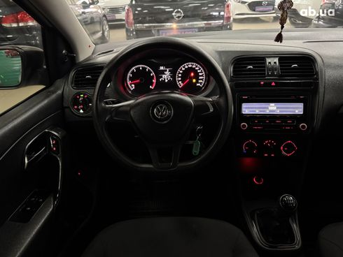Volkswagen Polo 2017 белый - фото 2