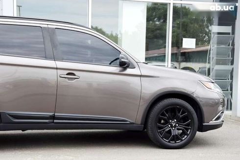 Mitsubishi Outlander 2017 - фото 24